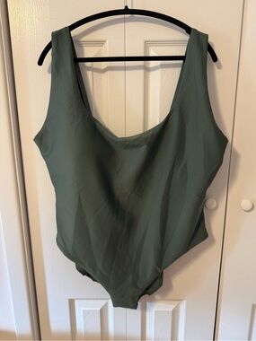 J.Crew Classic Sculpt One-Piece Swimsuit – Green – Size 24 – NWT